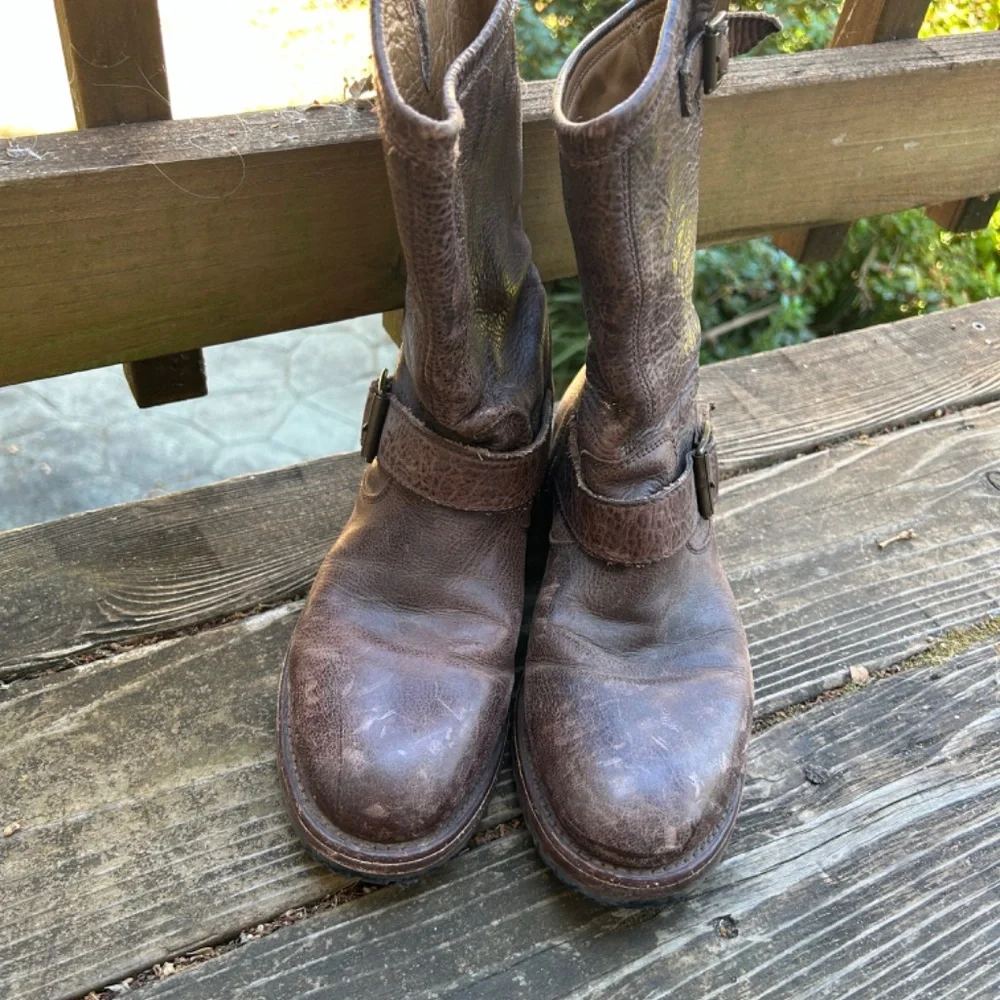 John Fluevog USA size 8 distressed Engineer Moto Angel Buckle leather boots - Picture 2 of 11